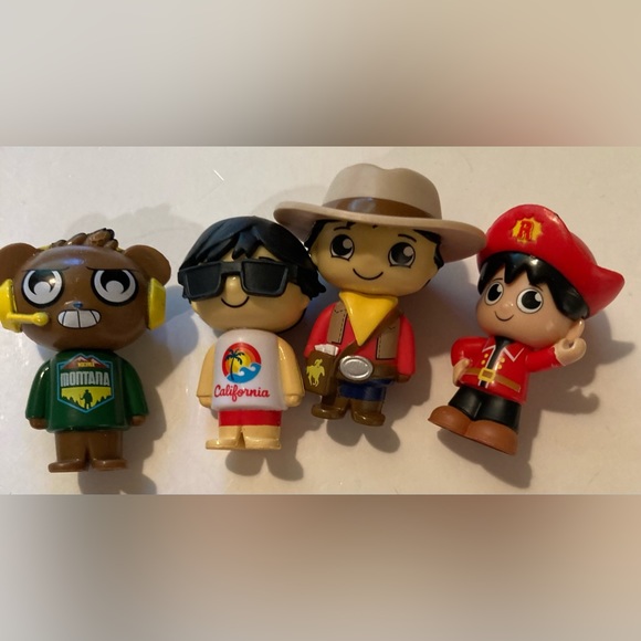 - Lot of 14 Ryan’s World 2” action figures - Picture 3 of 6